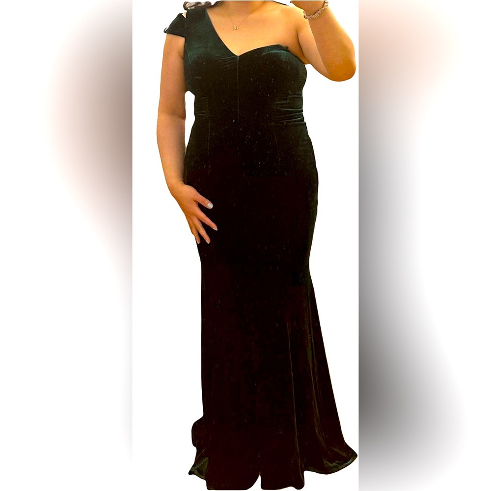 Bloomingdale’s Aqua Brand, Hunter Green Velvet One-Shoulder Gown, Size 10 (NWT)